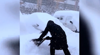 ▲“威海暴雪”成为抖音新晋热搜,话题“全山东的雪都下在威海”网络爆火。