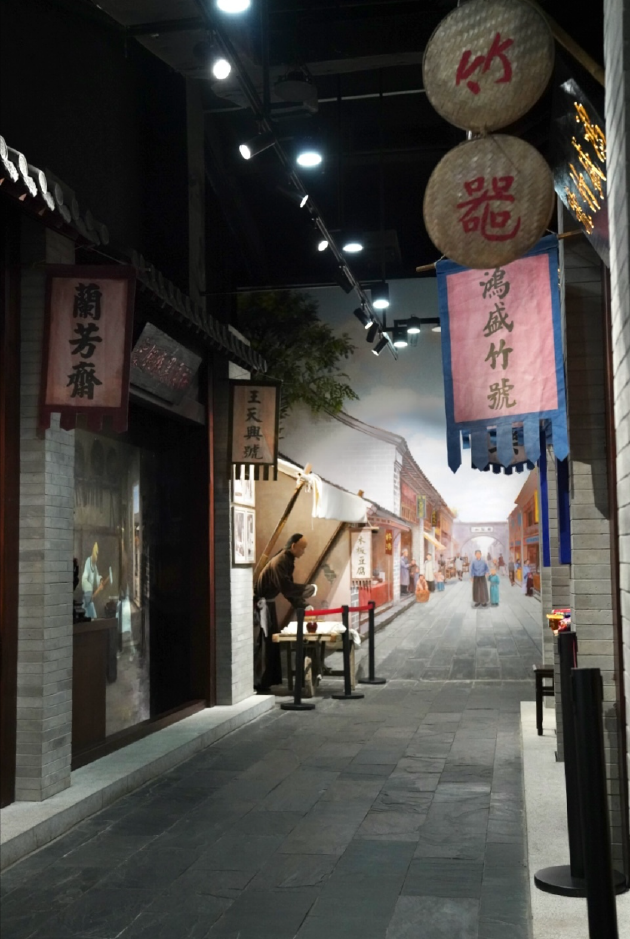 河道总督署展示馆的二楼复原了明清时期济宁繁荣的市井面貌。