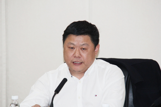 山东火炬生产力促进中心主任李晓军主持会议