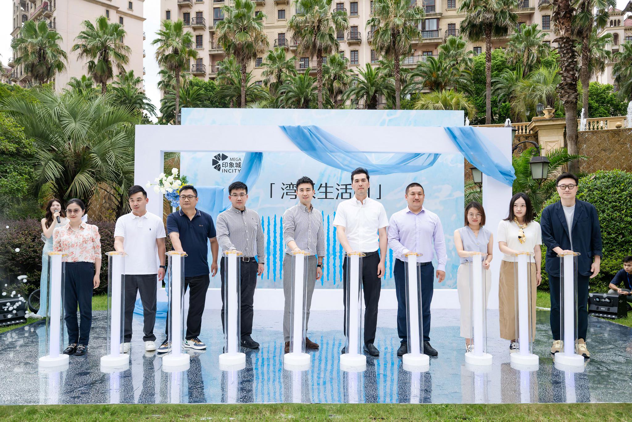 （联合发布会启动仪式现场代表合照）