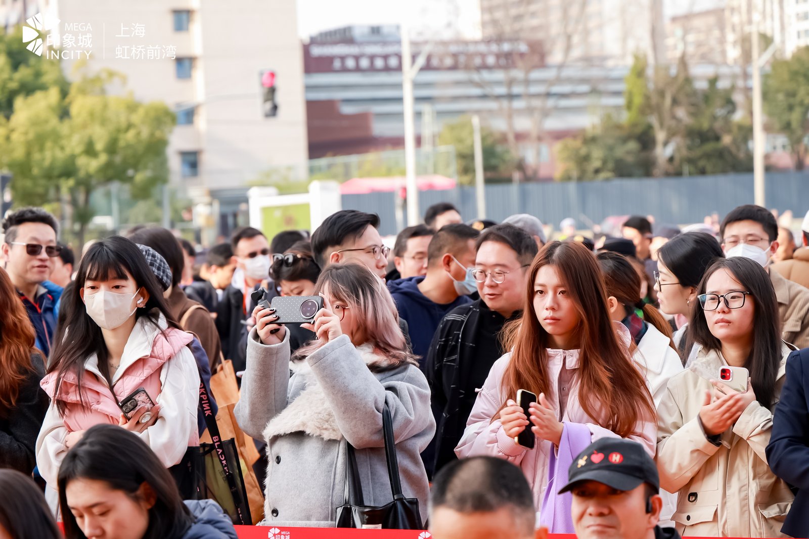 （开业现场旺盛人气）