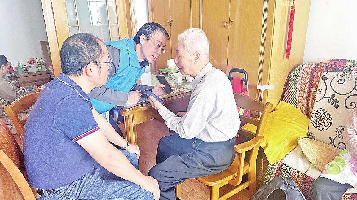 上海移动创新试点银龄服务热线，并将线上服务延伸至线下。
