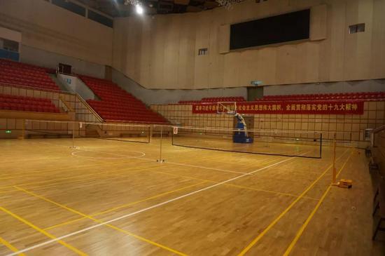 虹口体育馆主馆顶部开展安全性修缮 各场馆27日起陆续暂停开放_新浪上