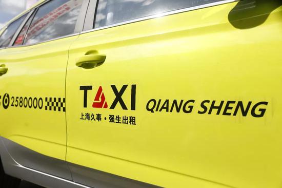 申城1000辆新能源出租车投运 豆绿色车身充满朝气活力_新浪上海_新浪