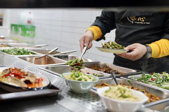 欧阳路街道社区食堂正式开放一日供三餐周末不打烊