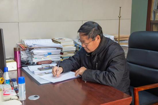 谦逊背后,谈敬德流露出对于锣鼓书艺术的无悔初心:60年来,除了抢救
