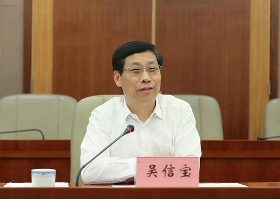 区委副书记,区长胡广杰,上海财经大学党委副书记,校长蒋传海代表双方