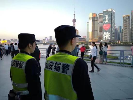 上海首批3605名公安勤务辅警上岗 平均年龄29岁