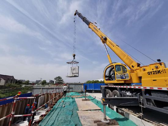 上海首次在架空线入地施工中采取预制方式 工期缩一半