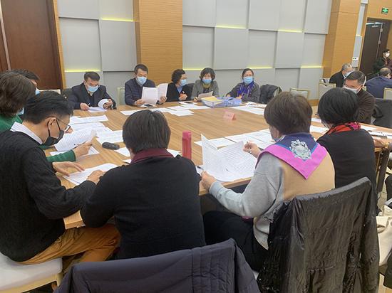 提案集中审查现场