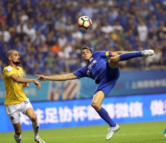 莫雷诺被对手严防死守