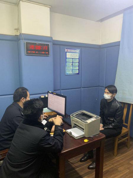 图说:寇某 去派出所报案称自己遭到了诈骗