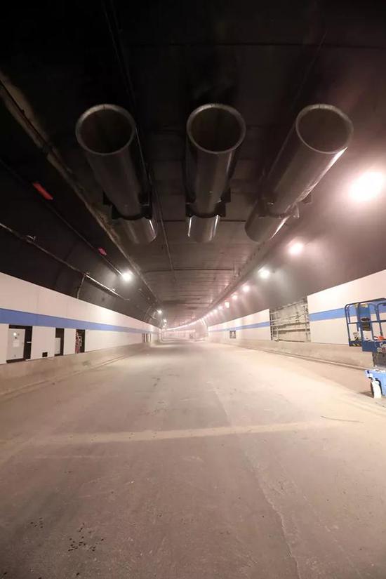 隧道内通风装置已安装好