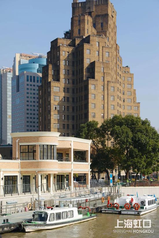 形成"一建筑,一广场,一泊岸,一码头"的码头景观上海大厦蓝梦花园段