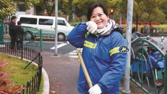 43岁环卫工人成慧把苦差事干到精工作很有上海范儿