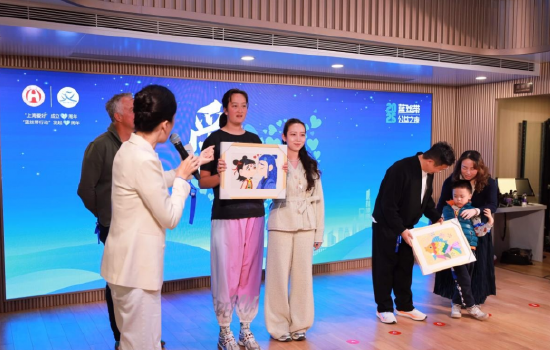 活动特别为长期支持公益事业的单位颁发“公益好伙伴”及“公益好榜样”荣誉奖杯,表彰其在孤独症关爱领域的坚守与贡献。