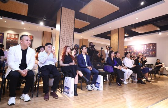 新闻发布会内场图