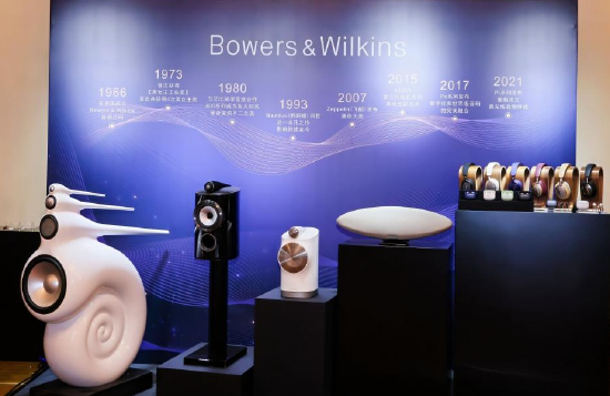 Bowers &; Wilkins 标志性产品的时间线,从Nautilus和Zeppelin到Px8和Px7三代无线耳机
