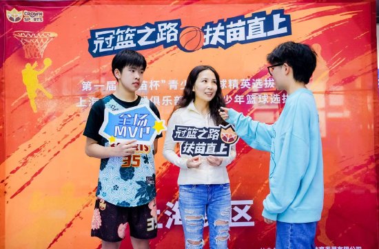 U14组冠军队员仇若懿及家长采访