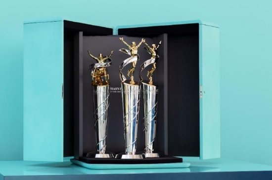 蒂芙尼为上海马拉松赛事打造的奖杯