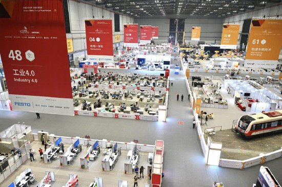 　　2026年9月21日，上海，在国家会展中心（上海），选手们正在进行赛前准备工作。本文图片均为 澎湃新闻记者 吴栋 图