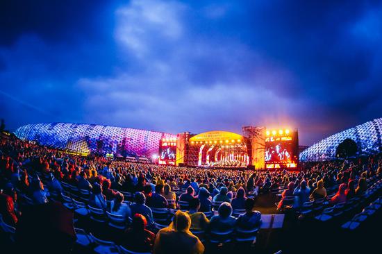辰山草地广播音乐节落下帷幕 豪华阵容演绎传世之作【东广早新闻,2018