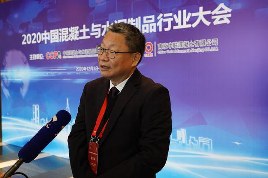 会后,张雁先生接受了江苏卫视,央视网,扬子晚报,中国建材报,中国建材