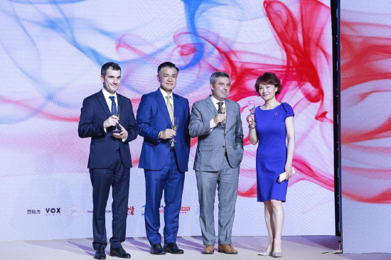 法国驻沪总领事 Joan VALADOU 王度、副总领事 David KIBLER 柯柏睿、百联集团总裁 濮韶华、百联股份总经理 张申羽 共同启幕“中法时尚之约”