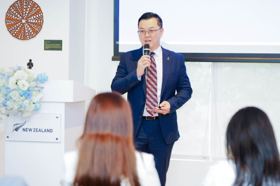 新西兰驻上海领事馆总领事黄桥进Stephen Wong出席并致辞