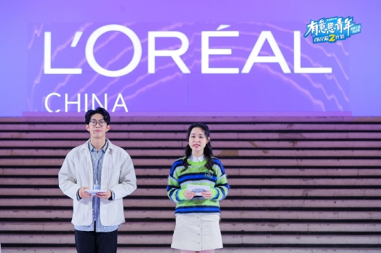 “超Z”代表活力持麦，拉开庆典序幕