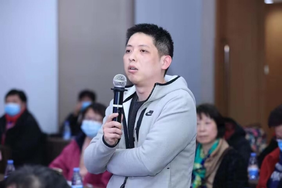 现场提问