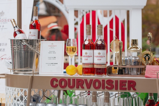 COURVOISIER馥华诗限时店‘干邑品鉴区’
