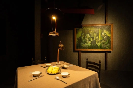 “梵高再现Van Gogh Alive“装置艺术：吃土豆的人