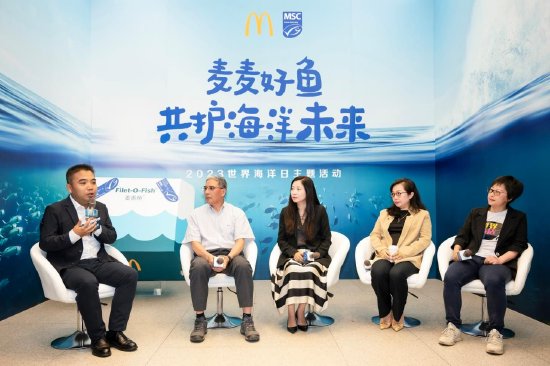来自各方的嘉宾就“可持续渔业及海洋保护”进行圆桌讨论