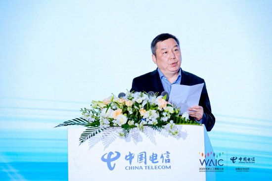 上海市经济和信息化委员会副主任戎之勤致辞