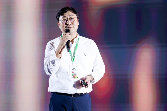 LINE FRIENDS大中华区总经理李逸镛先生现场致辞