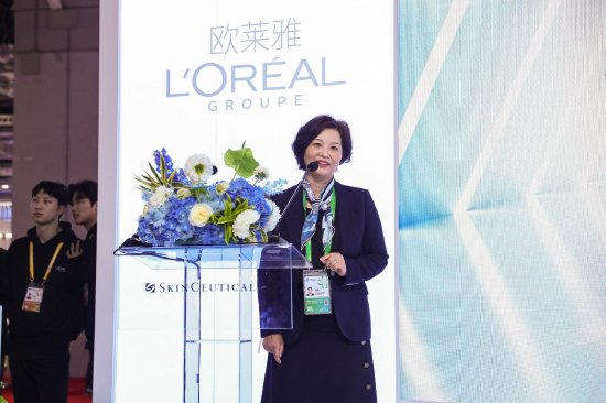 中国整形美容协会皮肤美容分会副会长 杨斌教授
