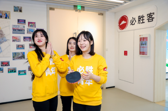 趣味运动小游戏吸引同学们积极参与挑战,收获阵阵欢声笑语