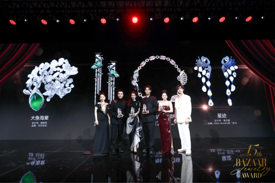 BAZAAR Jewelry芭珠甄选首席内容官敬静、演员颜安为获奖品牌代表颁奖