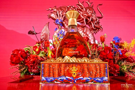 COURVOISIER馥华诗限定版「悦启龙邑」干邑白兰地全球限量8尊，仅在中国独家发售