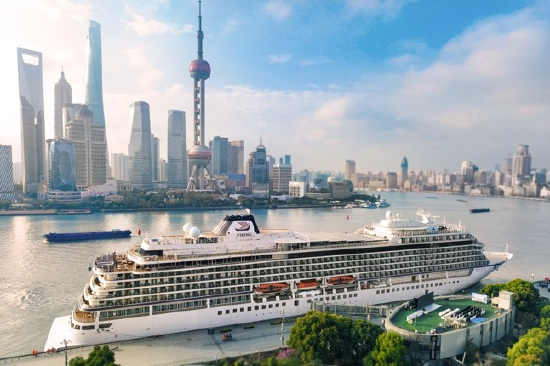 “招商伊敦号”停靠于北外滩上海港国际客运中心