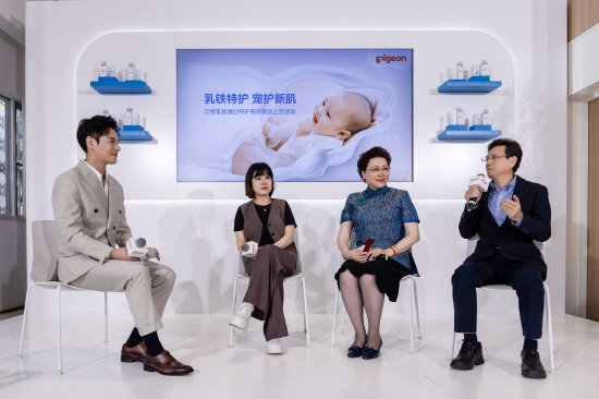 　　首都医科大学附属北京儿童医院皮肤科名誉主任马琳教授、贝亲中国区副总裁贺来健先生等嘉宾圆桌共话婴幼儿护肤新趋势