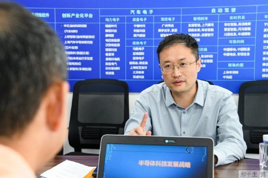 李向聪，临港新片区管委会高新产业和科技创新处副处长。
