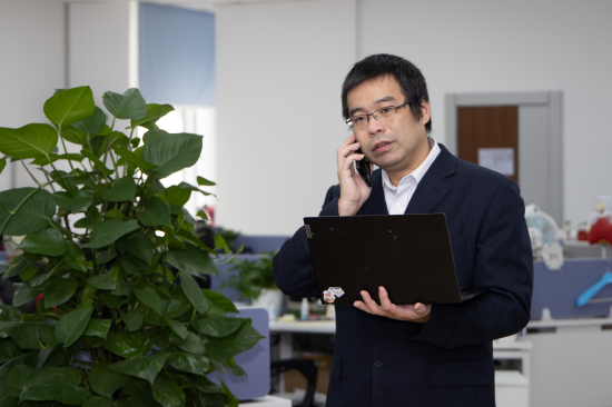 (华静耐心回答政企客户关于上海电信数字化平台的技术问题咨询)