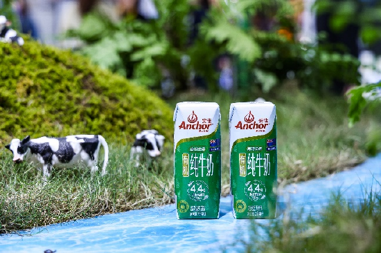 安佳4.4克高蛋白有机纯牛奶