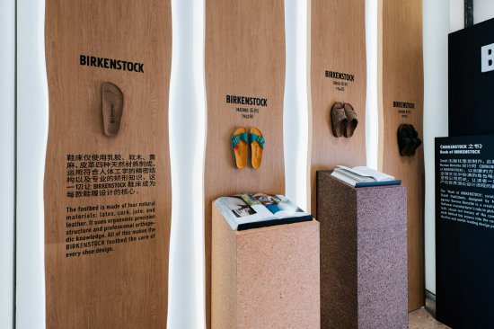 BIRKENSTOCK 250周年纪念版书籍展示区