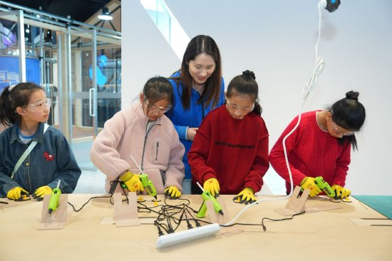 青少年参与科学实践