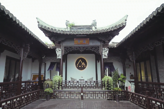 李颖佳在建行支持下打造的乡村文创项目