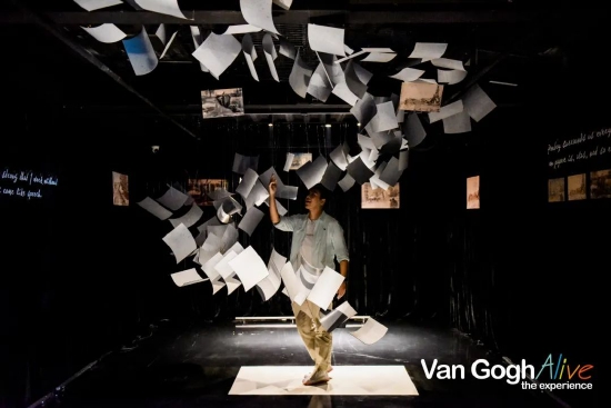 “梵高再现Van Gogh Alive”装置艺术：梵高的信