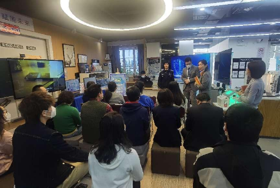 江苏路派出所与上海电信西区局联合举办反诈小课堂